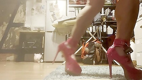 15 Minutes Of High Heels Trainings For Sissy Lilli